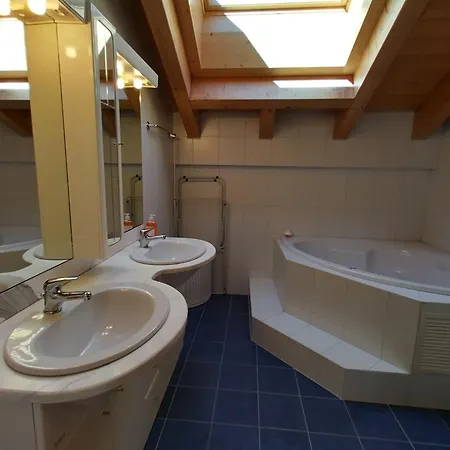 Anessa 5-1 - Attika, Atemberaubende Aussicht * Лойкербад